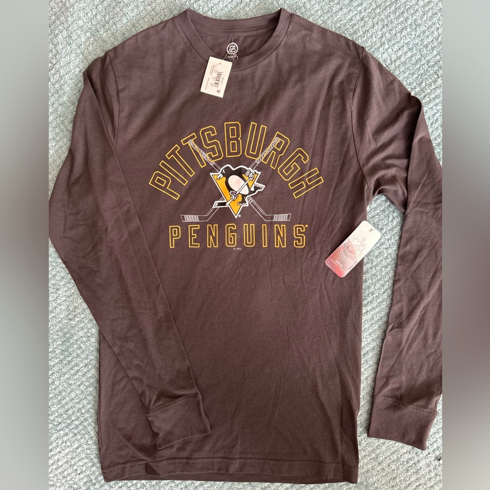 NWT - MEN’S PITTSBURGH PENGUINS LONG SLEEVED TEE